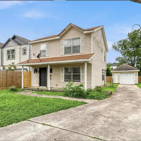 Modern 3Br Home Near Downtown